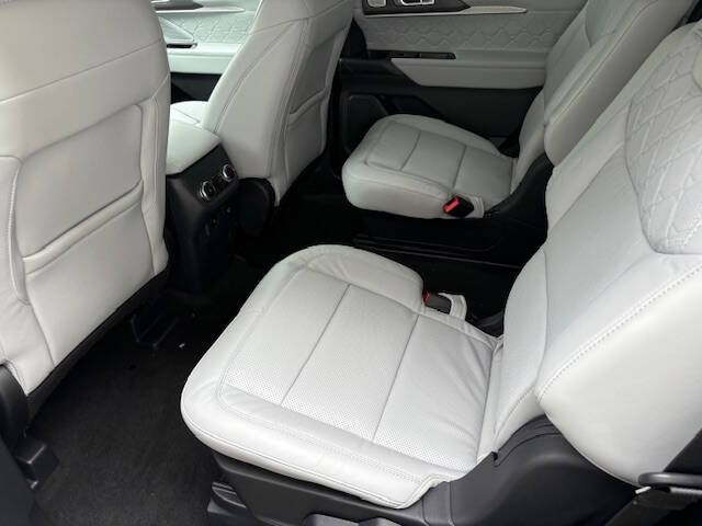 2025 Ford Explorer Platinum