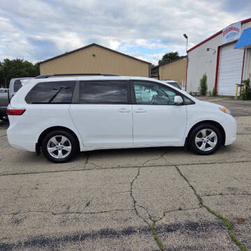 2017 Toyota Sienna LE 8-Passenger