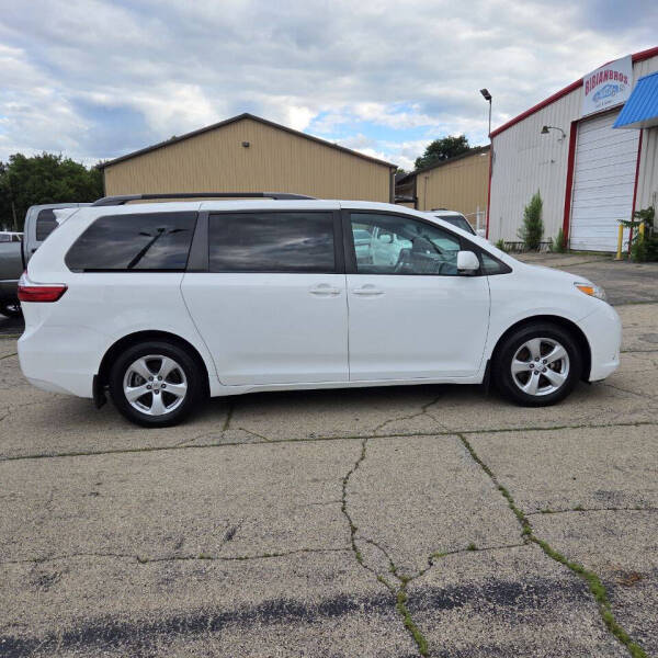 2017 Toyota Sienna LE 8-Passenger