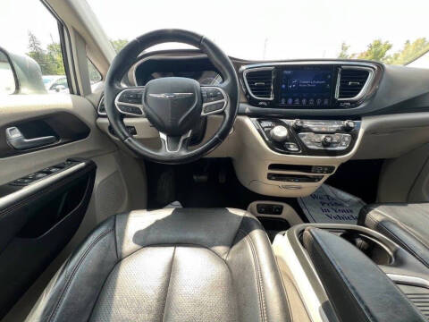 2017 Chrysler Pacifica Touring-L Plus