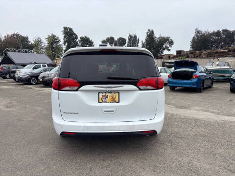 2017 Chrysler Pacifica Touring Plus