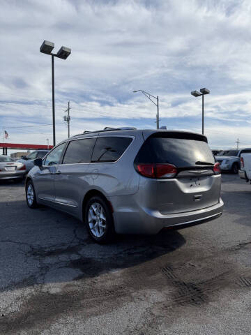 2017 Chrysler Pacifica Touring-L Plus