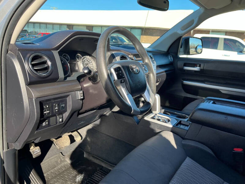 2016 Toyota Tundra SR5 photo 19