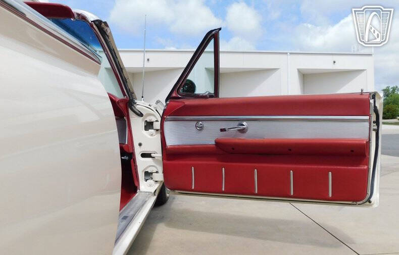 1962 Ford Thunderbird