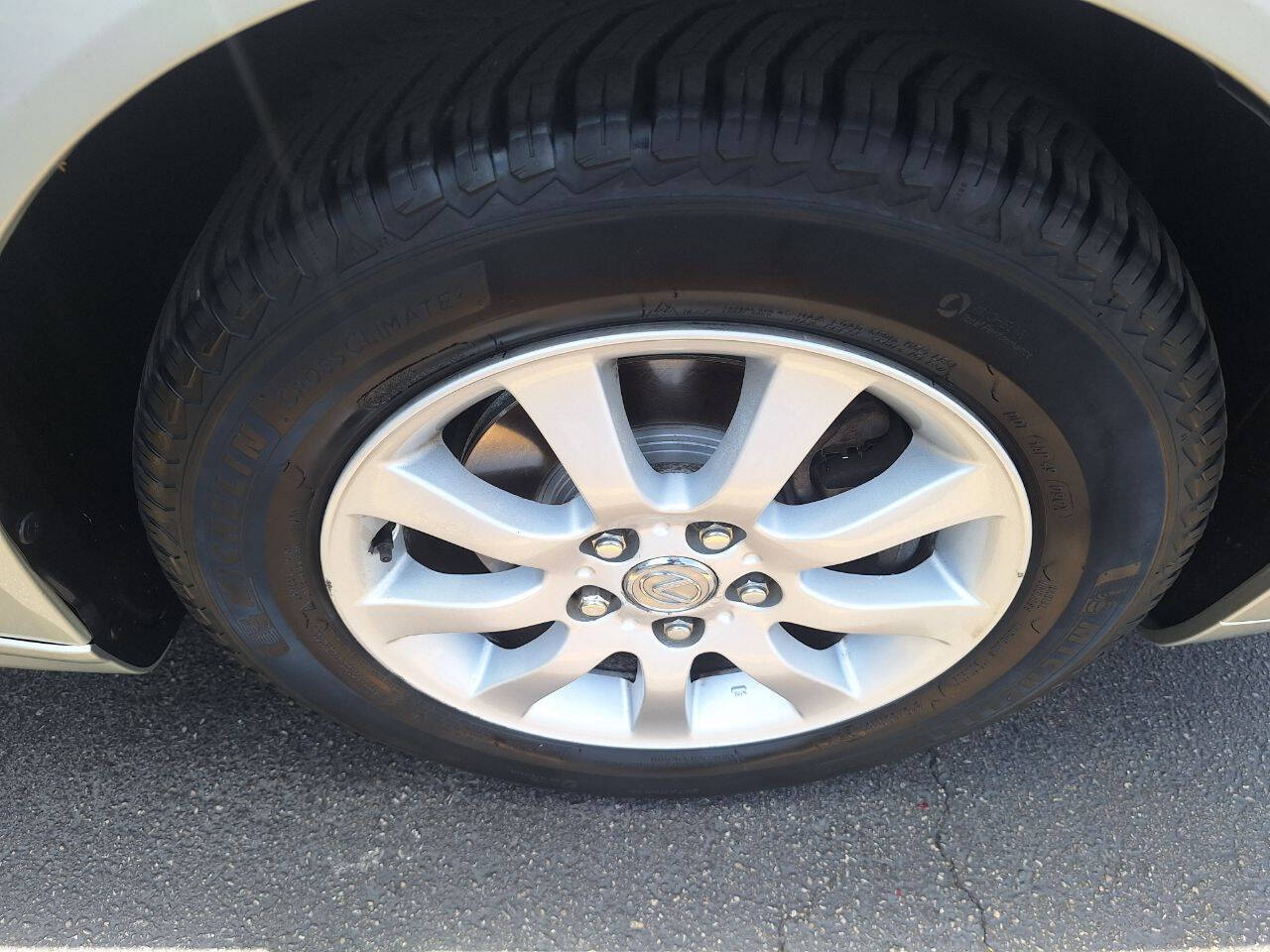 Silver 2004 Lexus ES 330 Base 4dr Sedan 20