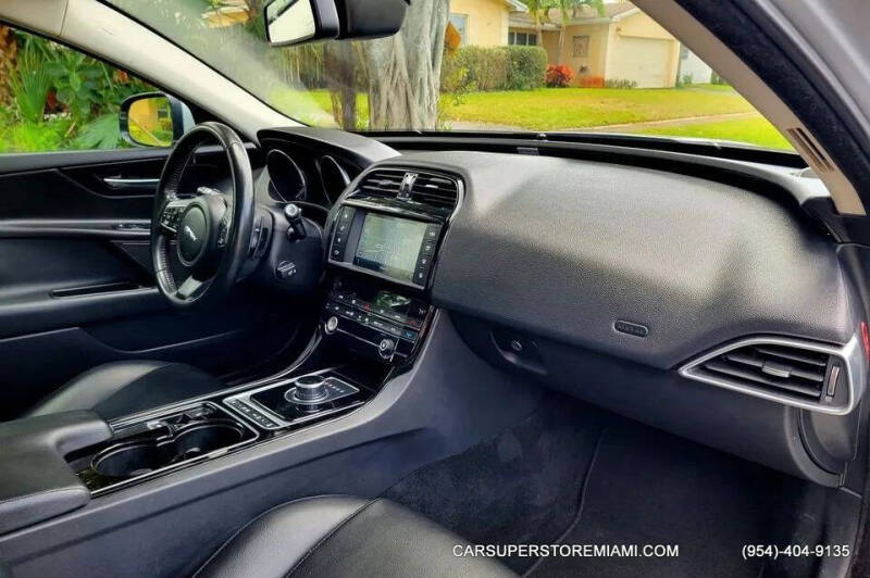 2017 Jaguar XE 25t