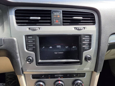 2016 Volkswagen Golf TSI SE