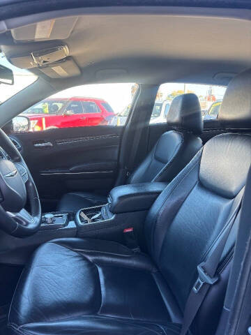 2017 Chrysler 300 Limited