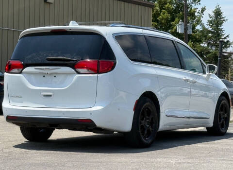 2017 Chrysler Pacifica Touring-L Plus