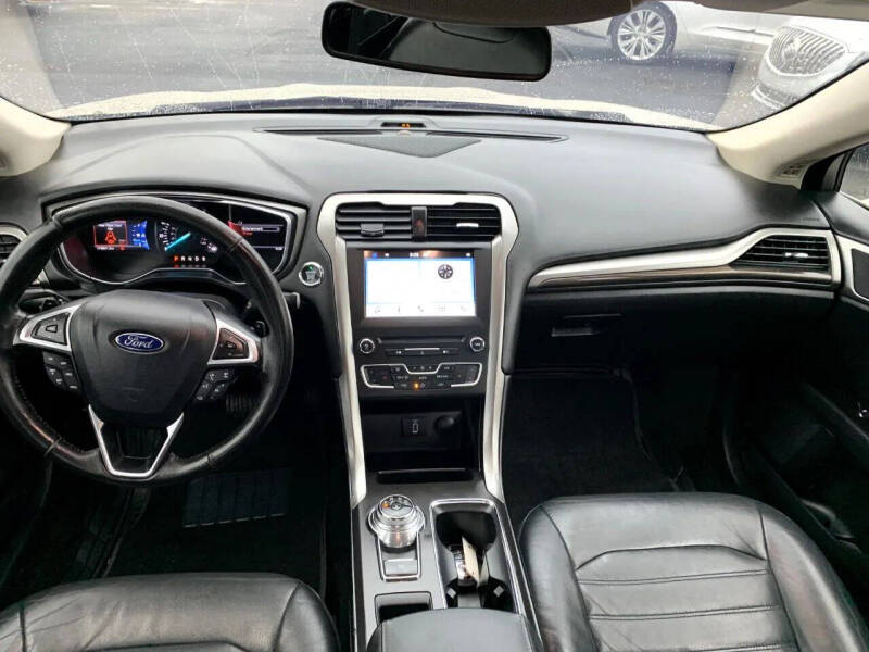 2017 Ford Fusion SE