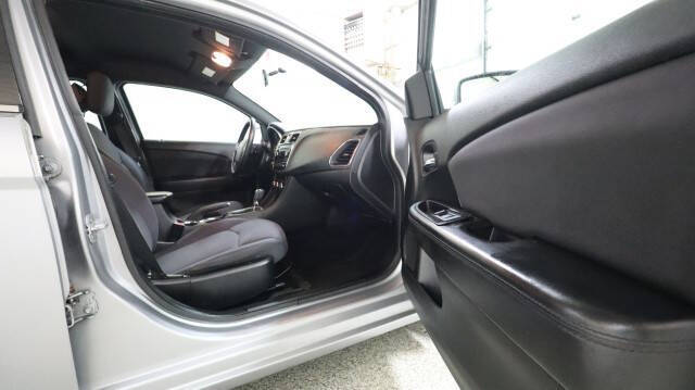 2013 Chrysler 200 LX