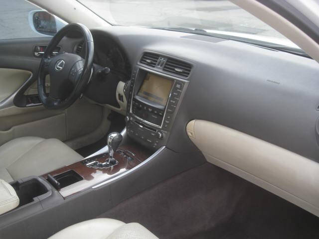 2010 Lexus IS 250 photo 20