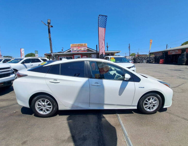 2016 Toyota Prius Three