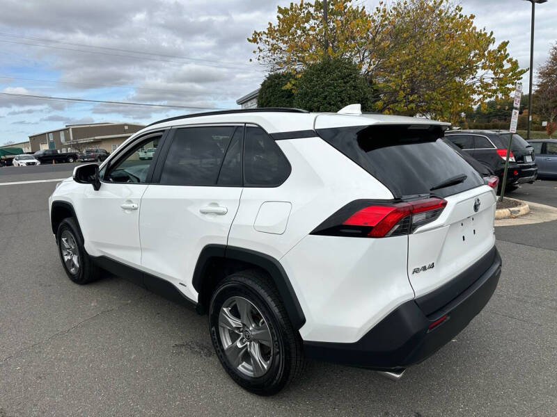 2024 Toyota RAV4 XLE photo 4