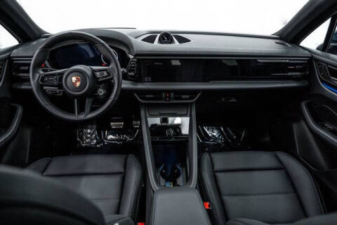 2025 Porsche Macan 4S Electric