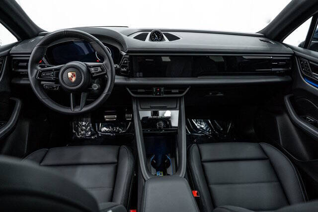 2025 Porsche Macan 4S Electric