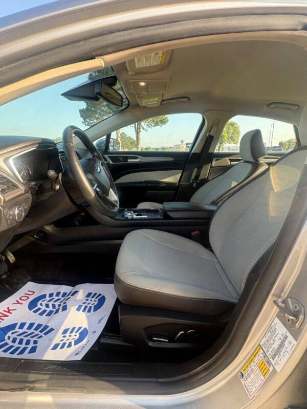 2020 Ford Fusion SE