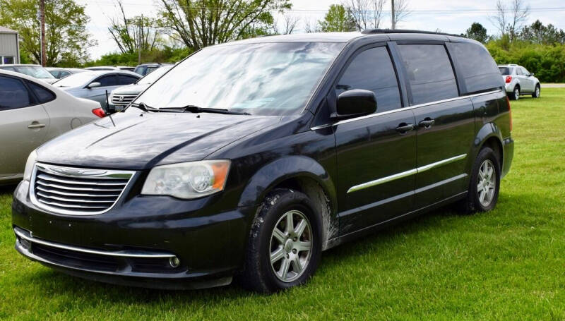 2012 Chrysler Town and Country for sale at PINNACLE ROAD AUTOMOTIVE LLC in Moraine OH