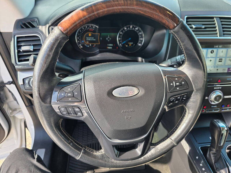 2017 Ford Explorer Platinum