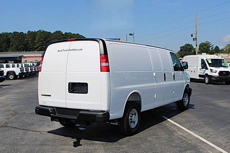 2025 Chevrolet Express 3500