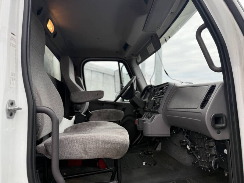 2018 Freightliner M2 106