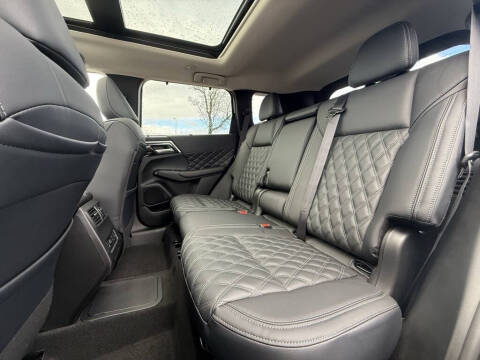 2025 Mitsubishi Outlander PHEV SEL