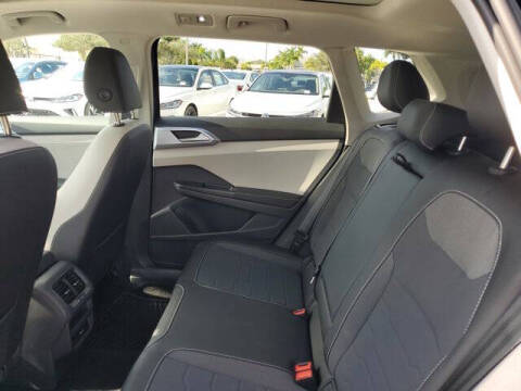 2025 Volkswagen Taos SE