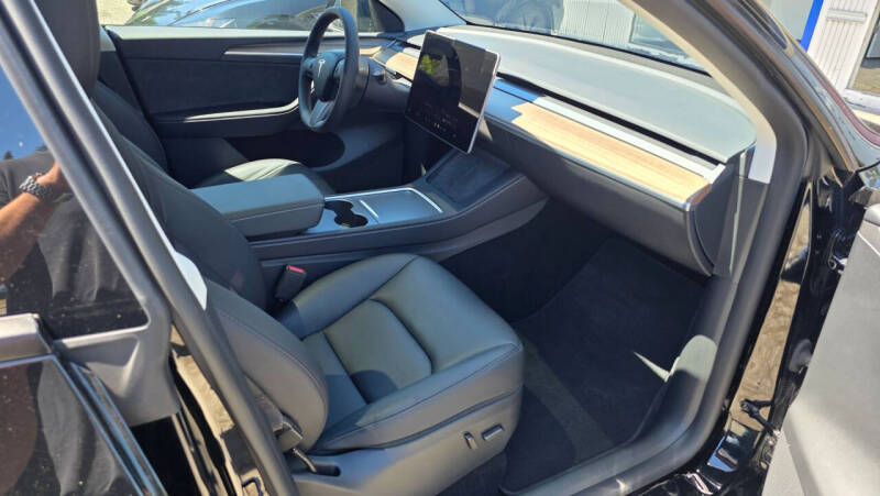 2025 Tesla Model Y Long Range