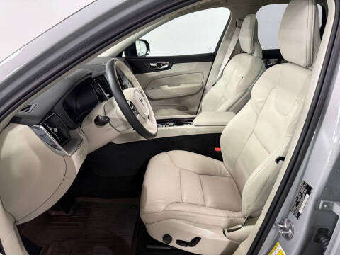 2025 Volvo XC60 T8 Plus Dark Theme