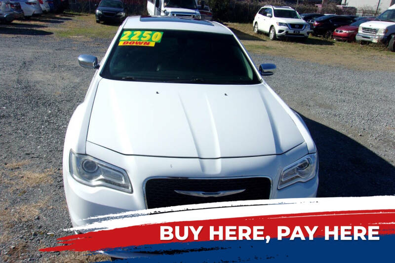 2016 Chrysler 300 C's photo