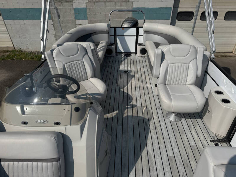 2017 Crest II 230 SLC