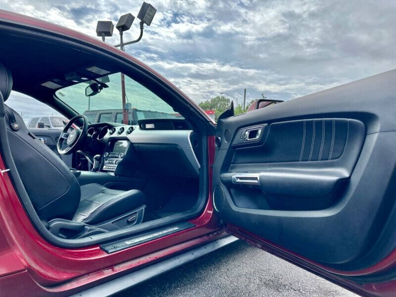 2016 Ford Mustang  - $17,995