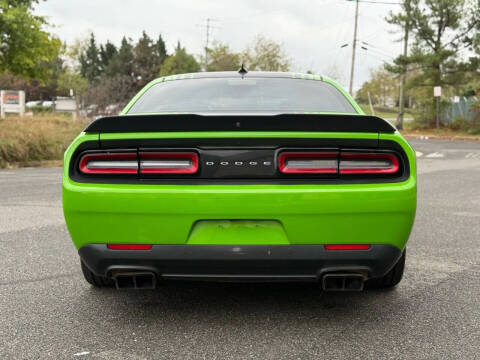 2017 Dodge Challenger 392 HEMI Scat Pack Shaker