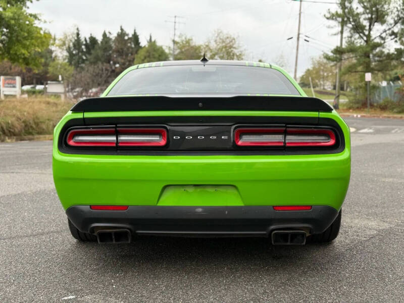 2017 Dodge Challenger 392 HEMI Scat Pack Shaker