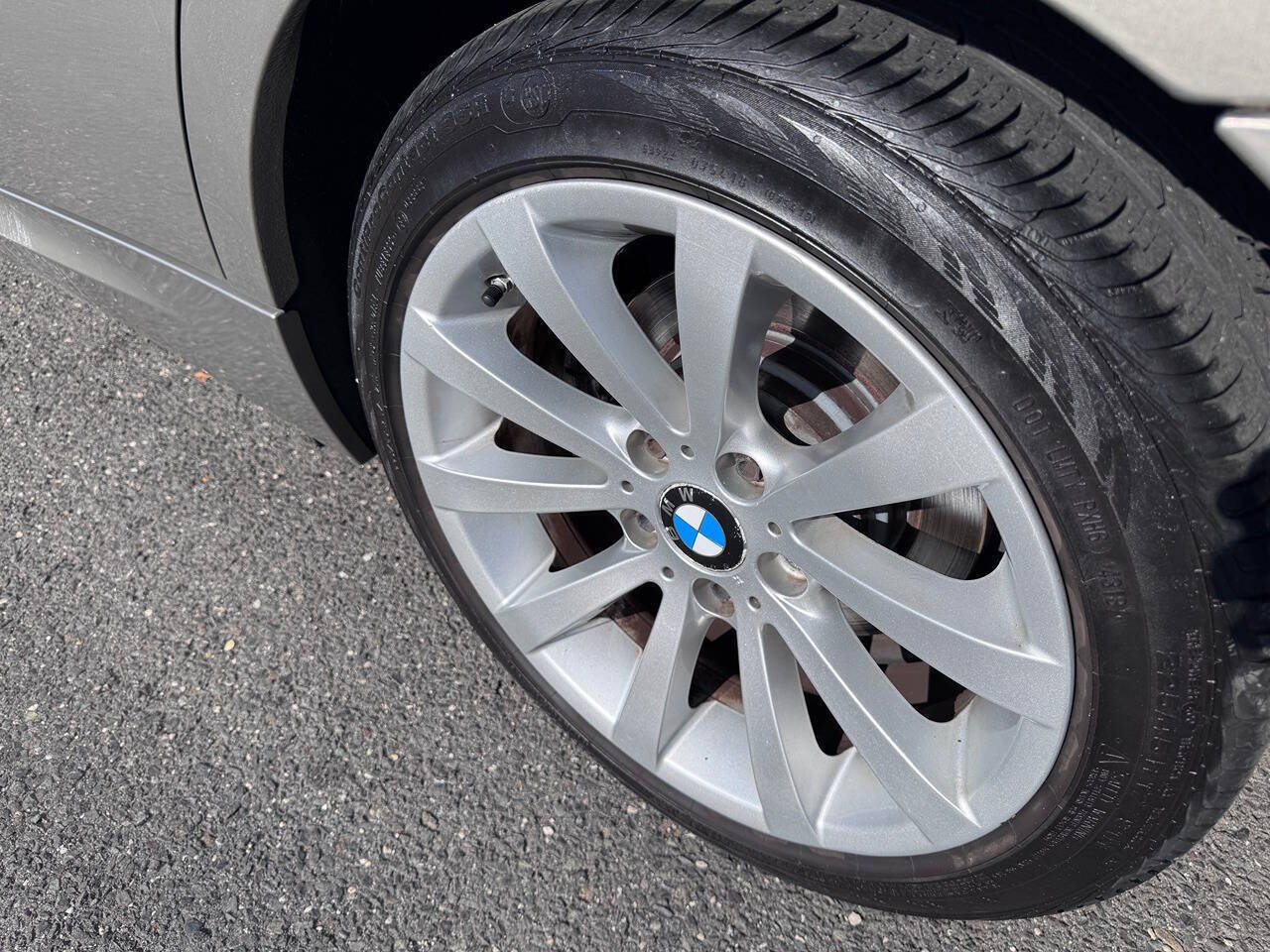 2011 BMW 3 Series 26