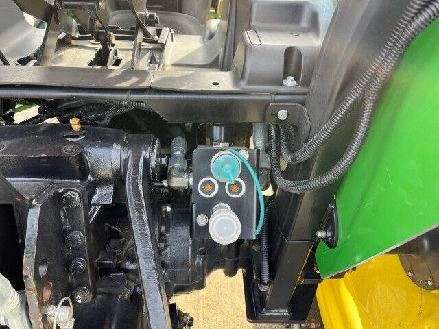 2012 John Deere 4120 TRACTOR