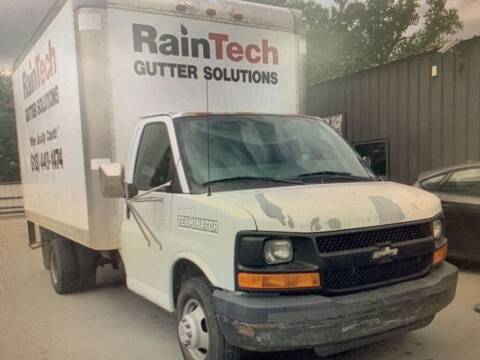 2007 Chevrolet Express for sale at LEE AUTO SALES in McAlester OK