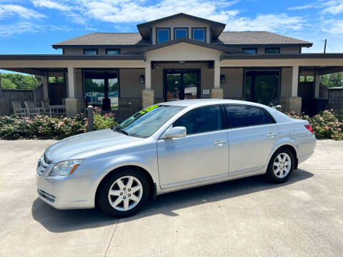2005 Toyota Avalon for sale at Car Country in Clute TX