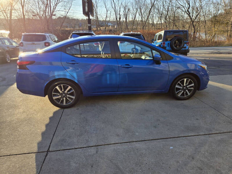 2021 Nissan Versa Sedan SV photo 9