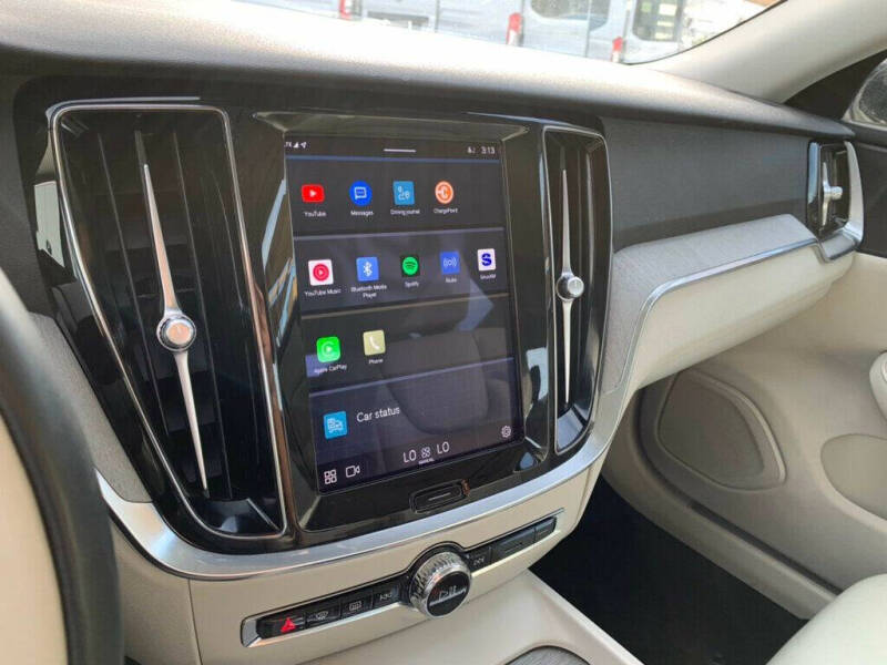 2023 Volvo S60 B5 Plus Dark Theme