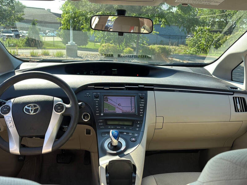 2010 Toyota Prius III