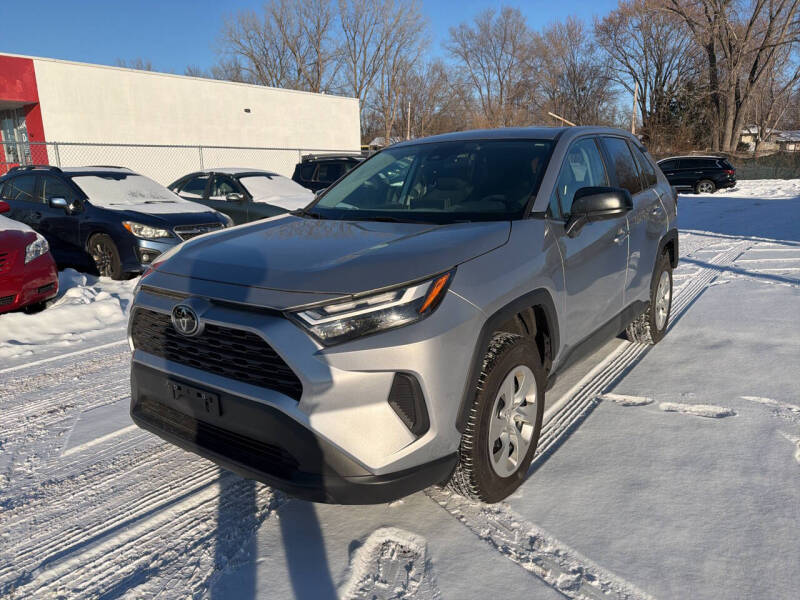 2023 Toyota RAV4 LE's photo