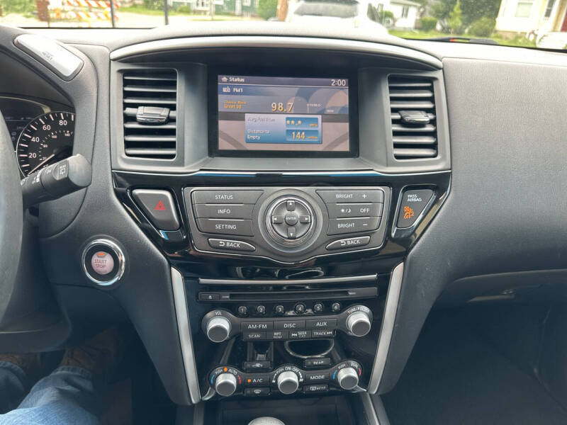 2015 Nissan Pathfinder SV