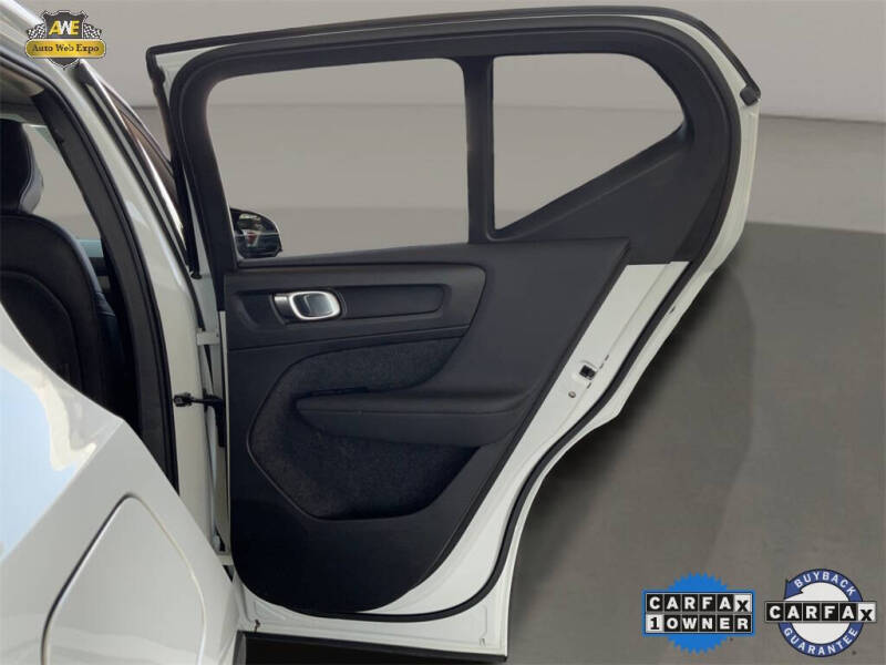 2024 Volvo XC40 B5 Plus Dark Theme