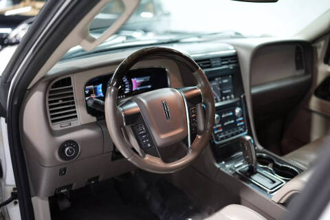 2017 Lincoln Navigator Select