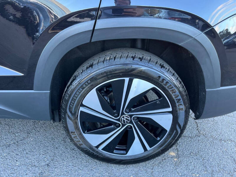 2025 Volkswagen Taos SE 4Motion