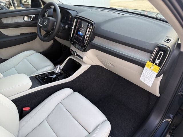 2026 Volvo XC40 B5 Plus