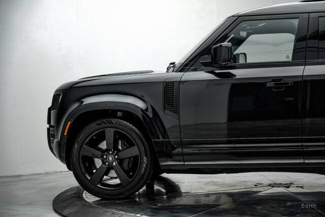 2024 Land Rover Defender 130 P400 X-Dynamic SE