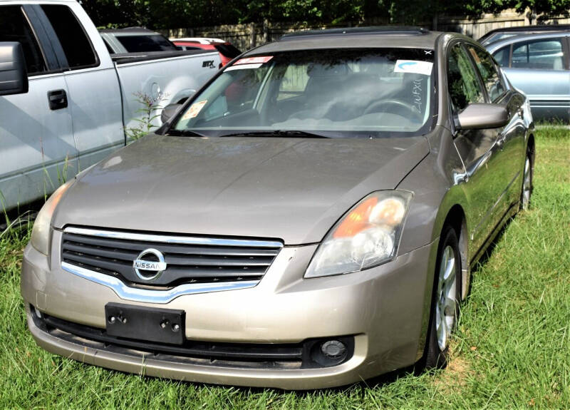 2008 Nissan Altima for sale at PINNACLE ROAD AUTOMOTIVE LLC in Moraine OH