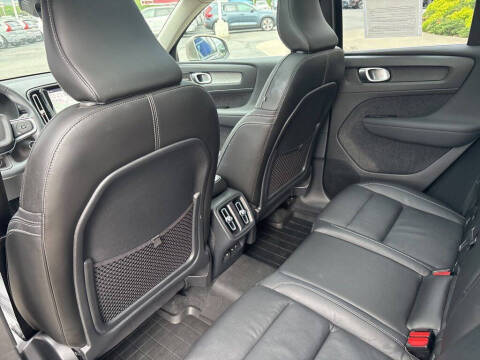 2023 Volvo XC40 B5 Plus Bright Theme